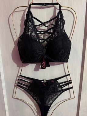 La SENZA  Lace Strappy Halter Bra & Strappy Thong